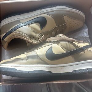 Nike Men's Tan and Black Sneakers